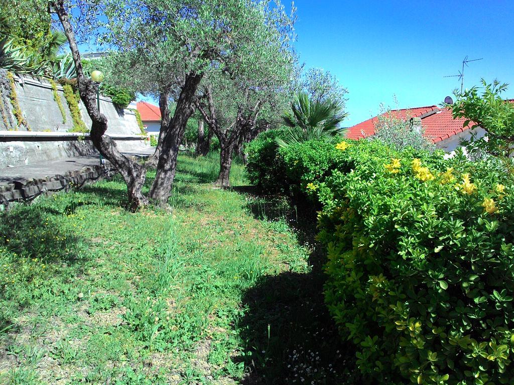 דיאנו מרינה Residence La Carruba מראה חיצוני תמונה